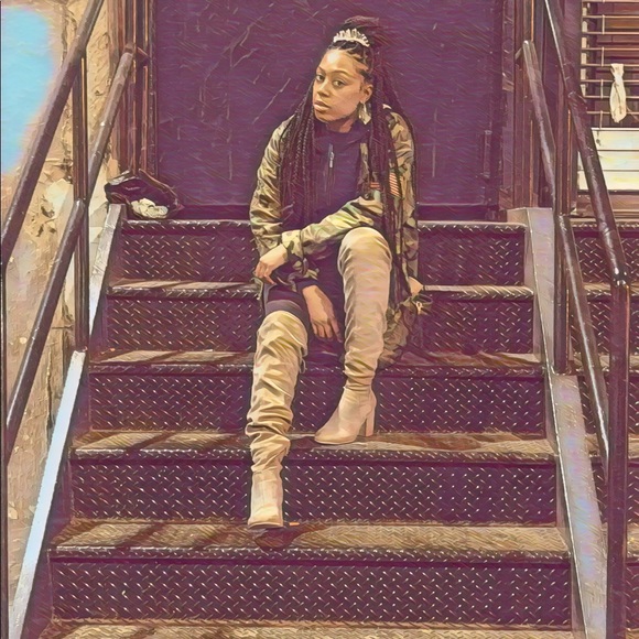 Meet your Posher, Tiffona - Picture 3 of 7